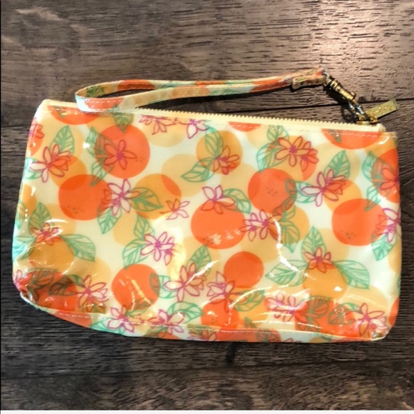 Lilly Pulitzer Handbags - Lilly Pulitzer wristlet NWOT. Perfect condition